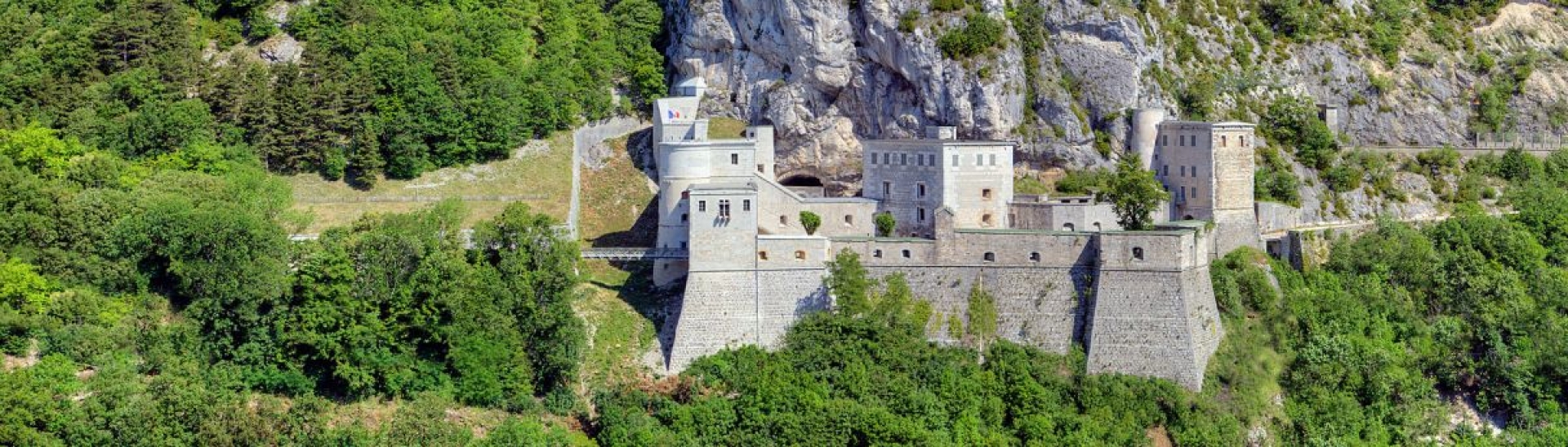 fort-l-ecluse-castle